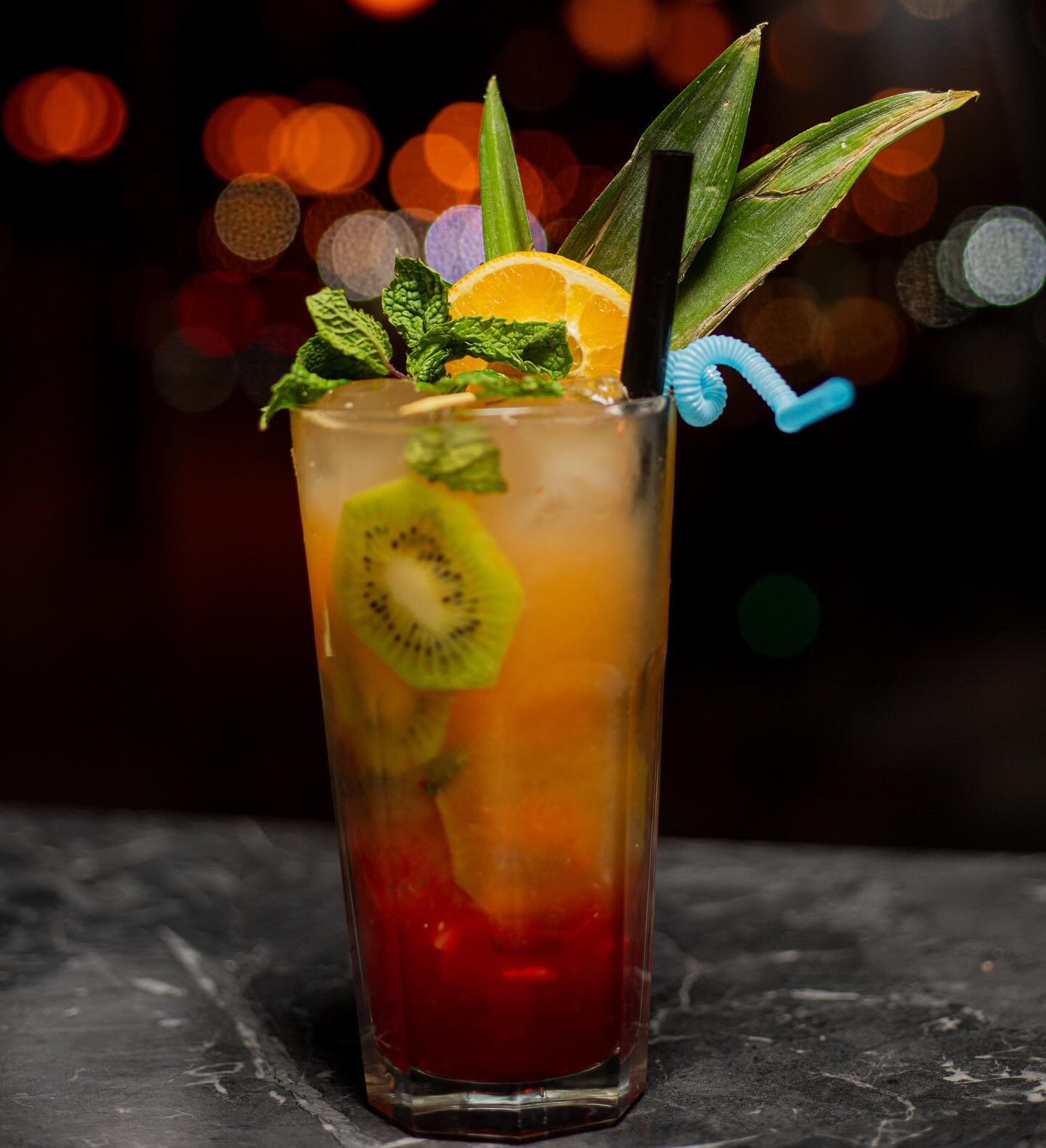Cocktail tropical kiwi orange menthe